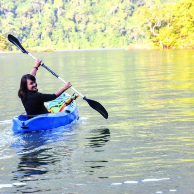 Chèo thuyền Kayak – trải nghiệm thú vị trên hồ Ba Bể cùng BaBe Travel