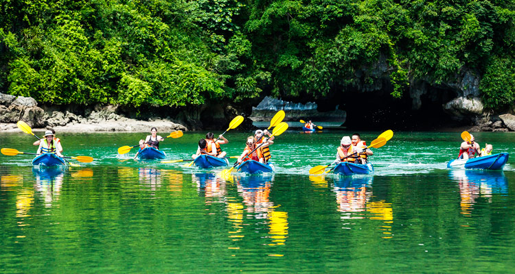 kayaking in ha long bay